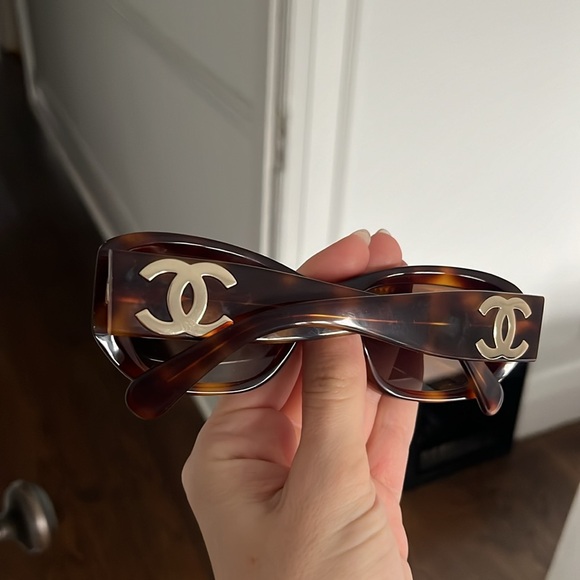 Chanel sunglasses. Good condition. - Picture 5 of 5